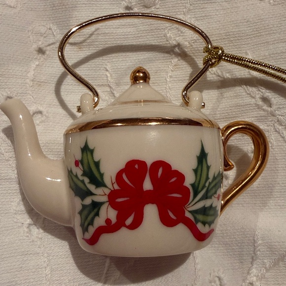 Lenox Teapot Christmas Ornament Holly Berry w/ Red Bow - Picture 7 of 16